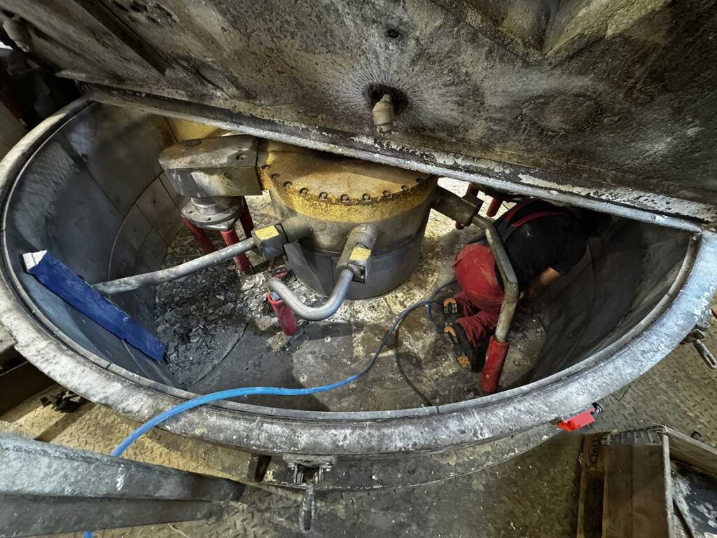 2025.08.25---Reparatur-Mischer-+-Trichter---A233584-(11) 2025.08.25---Reparatur-Mischer-+-Trichter---A233584-(11)