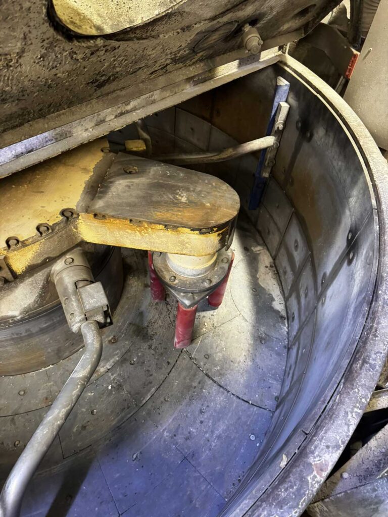 2025.08.25---Reparatur-Mischer-+-Trichter---A233584-(40) 2025.08.25---Reparatur-Mischer-+-Trichter---A233584-(40)