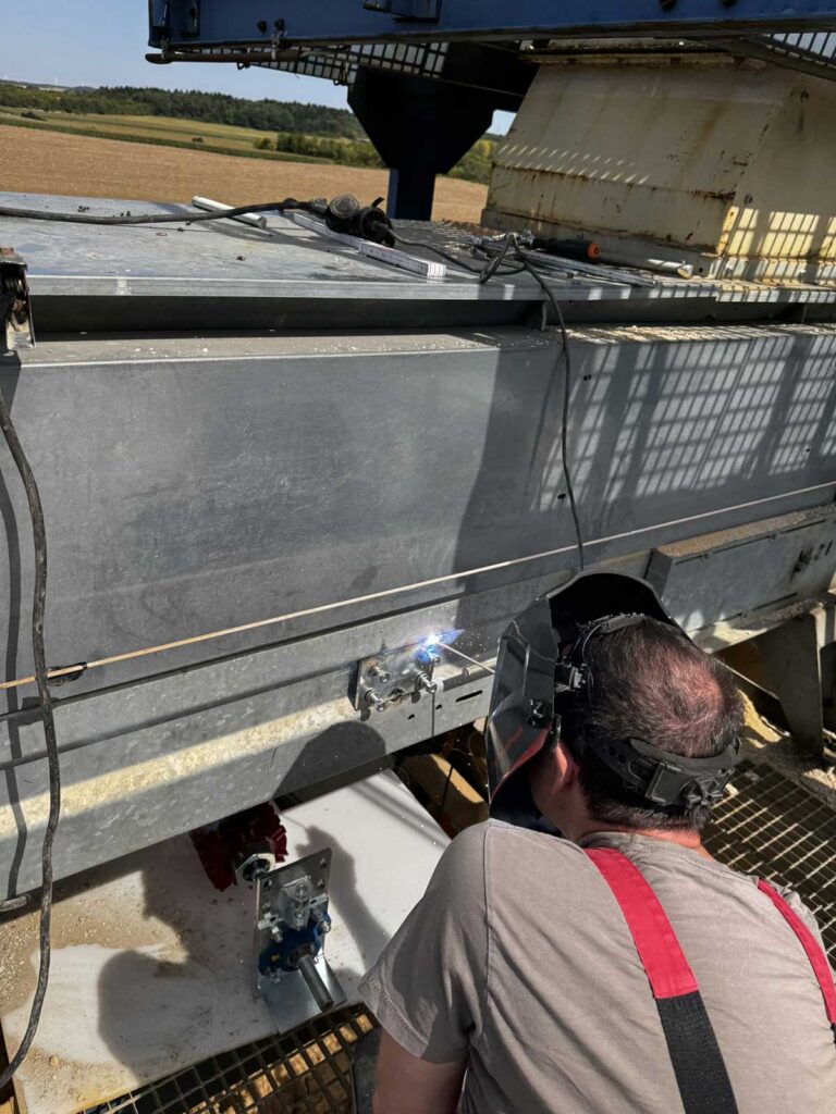 Endmontage-Untergurt-Abstreifrolle-16-(5) Endmontage-Untergurt-Abstreifrolle-16-(5)